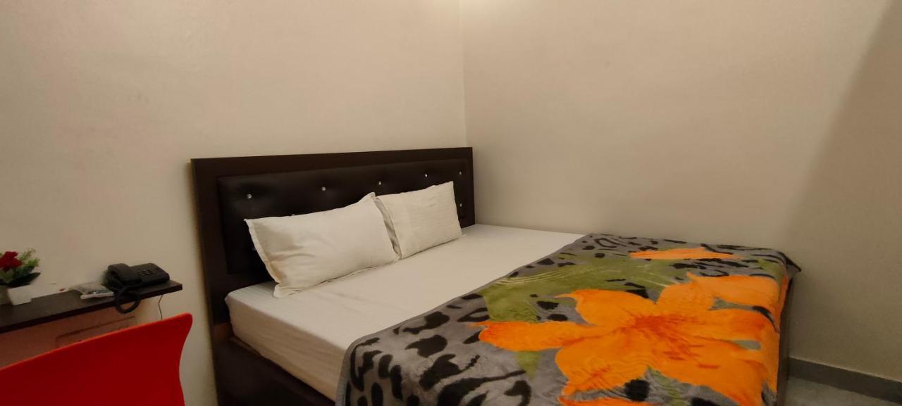 Hotel Shanti Inn Varanasi Bagian luar foto