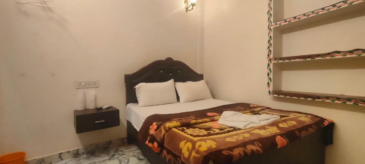 Hotel Shanti Inn Varanasi Bagian luar foto