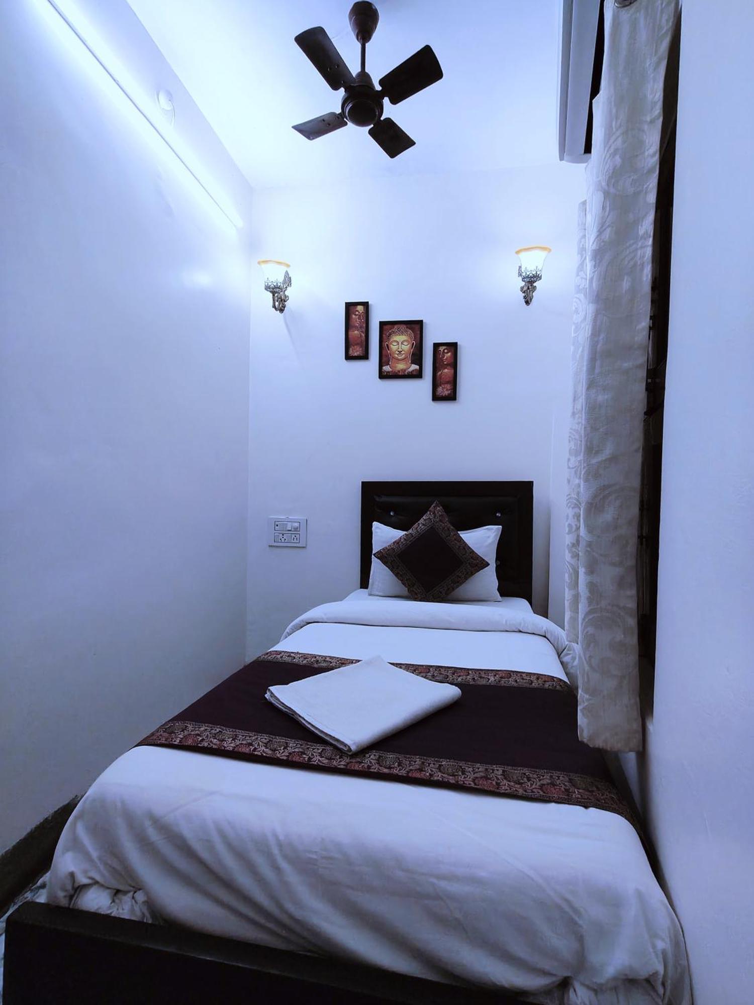 Hotel Shanti Inn Varanasi Bagian luar foto